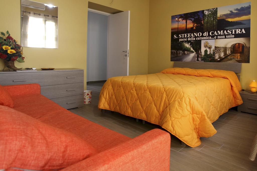 B&B La Grande Mela Санто-Стефано-ді-Камастра Номер фото